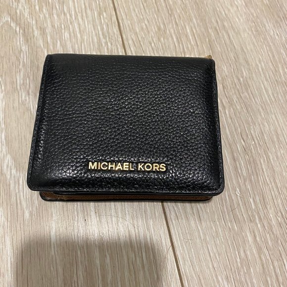 Michael Kors Wallet - Picture 1 of 3